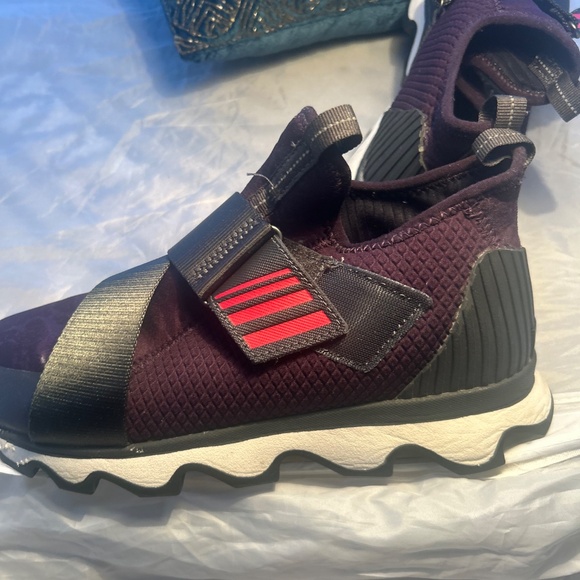 SOREL WOMEN'S KINETIC IMPACT VELCRO STRAP SNEAKERS EGGPLANT COLOR SIZE 9.5 - Picture 2 of 12